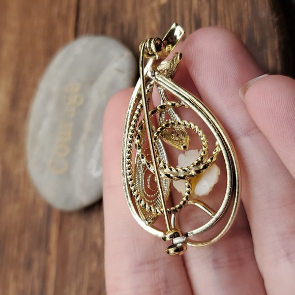 B612 gf delicate filigree lace edwardian white rose brooch - Picture 3 of 4